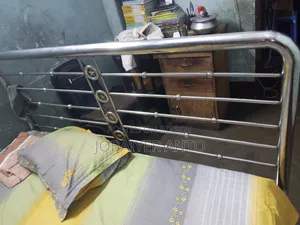 বাসায় ব্যবহৃত Ss ডাবল খাট বিক্রি করা হবে।খাটের ধরন: Ss ডাবল খাট