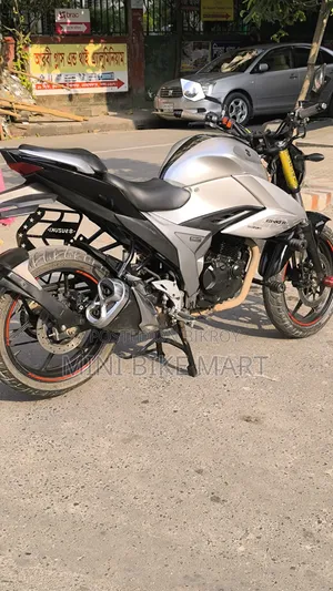 Suzuki Gixxer 2022 Silver
