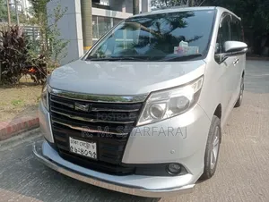 Toyota Noah 2.0 FWD (7 Seater) 2014 Silver