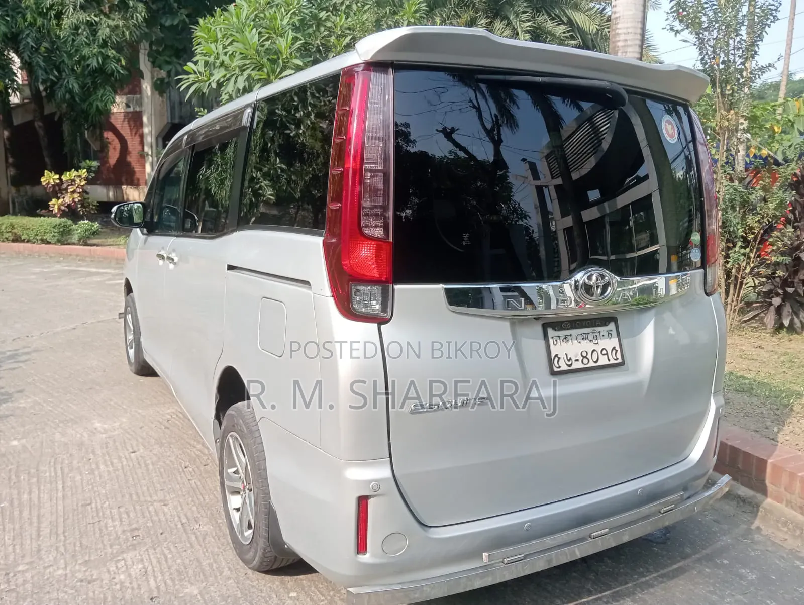 Toyota Noah 2.0 FWD (7 Seater) 2014 Silver