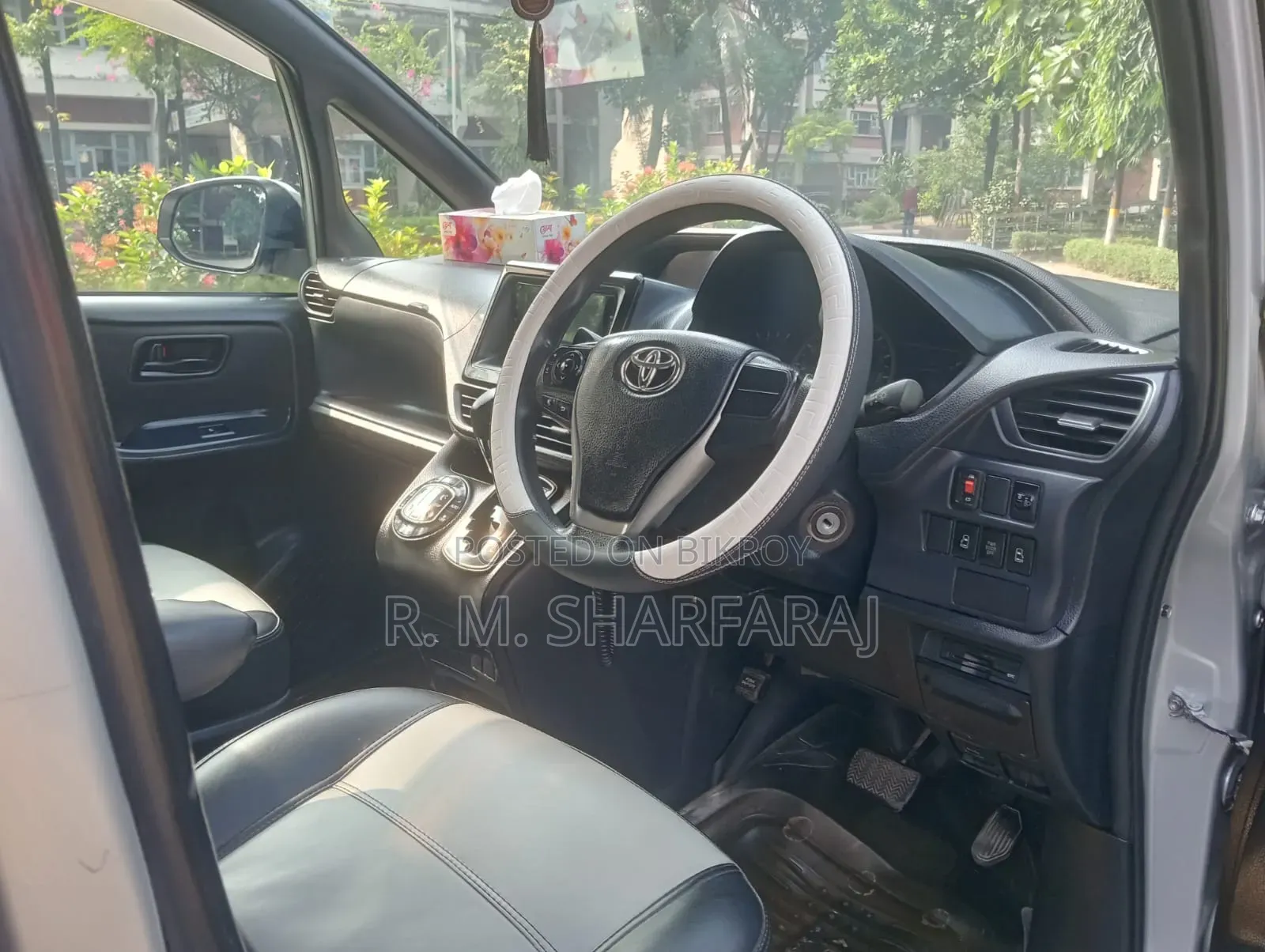 Toyota Noah 2.0 FWD (7 Seater) 2014 Silver