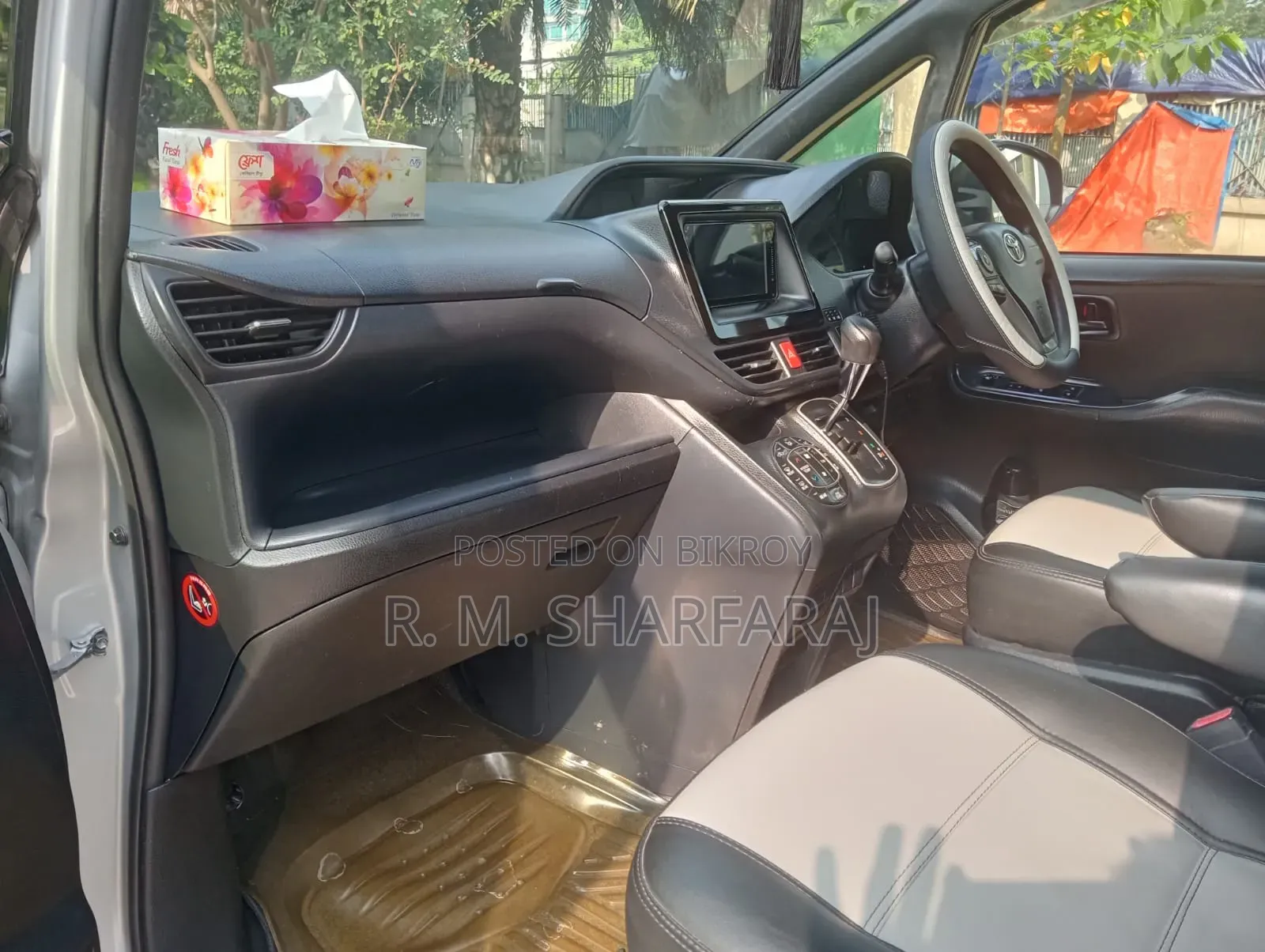Toyota Noah 2.0 FWD (7 Seater) 2014 Silver