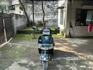 এলএমএল সিলেক্ট টু ১৯৯৯ গ্রিন