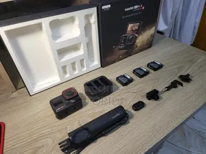 Insta 360 Ace Pro 2 Creator Combo