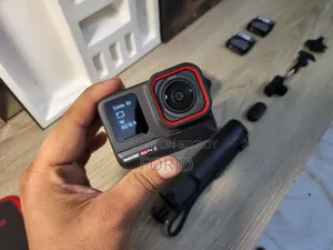 Insta 360 Ace Pro 2 Creator Combo