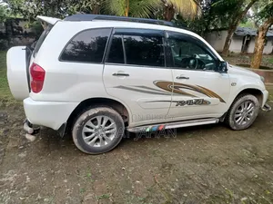 Toyota RAV4 2005 White