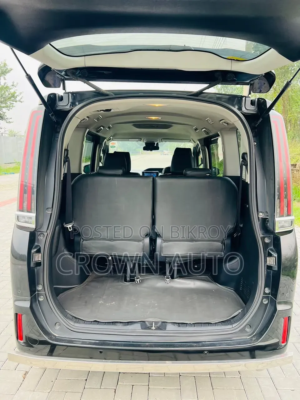 Toyota Noah 1.8 Front Wheel Drive Hybrid 7 Seater 2020 Black