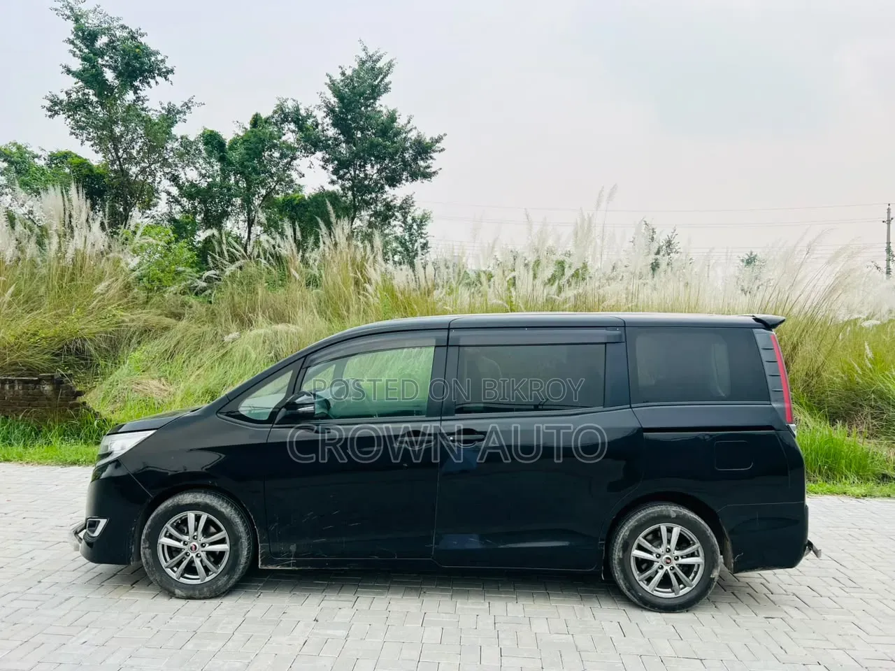 Toyota Noah 1.8 Front Wheel Drive Hybrid 7 Seater 2020 Black