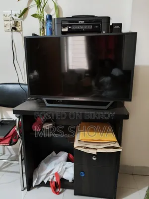 পড়ার টেবিল এবং চেয়ার