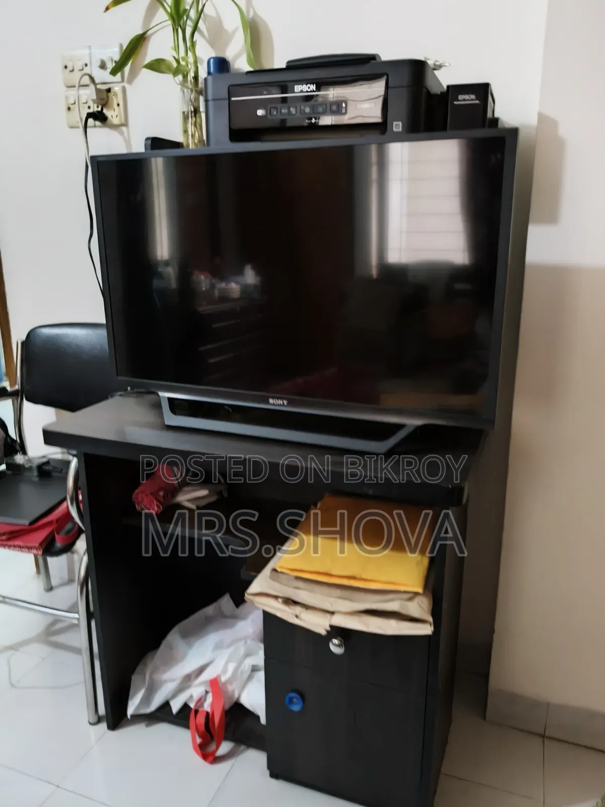 পড়ার টেবিল এবং চেয়ার