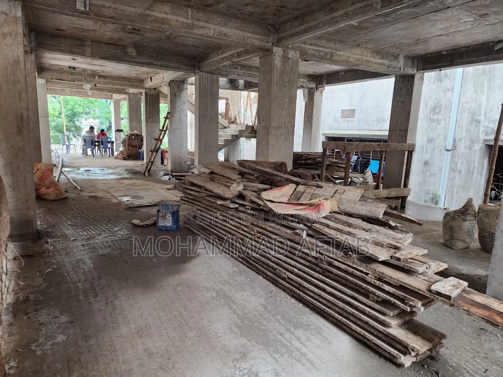 কমার্শিয়াল স্পেস চক বাজার; ৩১২০ বর্গফুট - ১ম এবং ২য় তলা