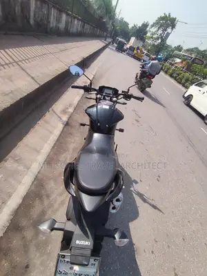 সুজুকি জিক্সার ২০২৫ কালো