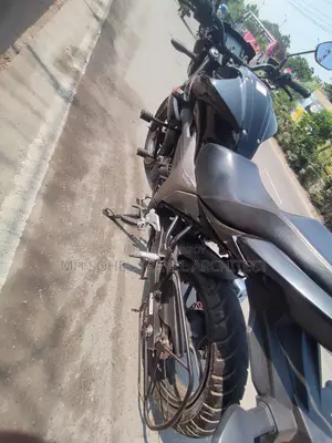সুজুকি জিক্সার ২০২৫ কালো
