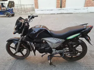 রয়্যাল মোটরসাইকেল ২০১৩ কালো