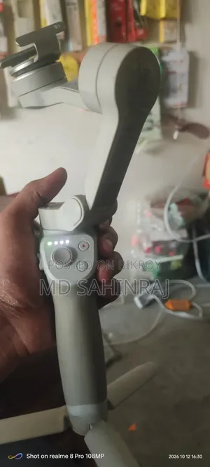 ক্যামেরা ইজ স্ট্রং