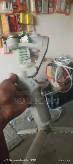 ক্যামেরা ইজ স্ট্রং