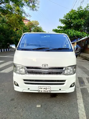 Toyota HiAce 2013 White
