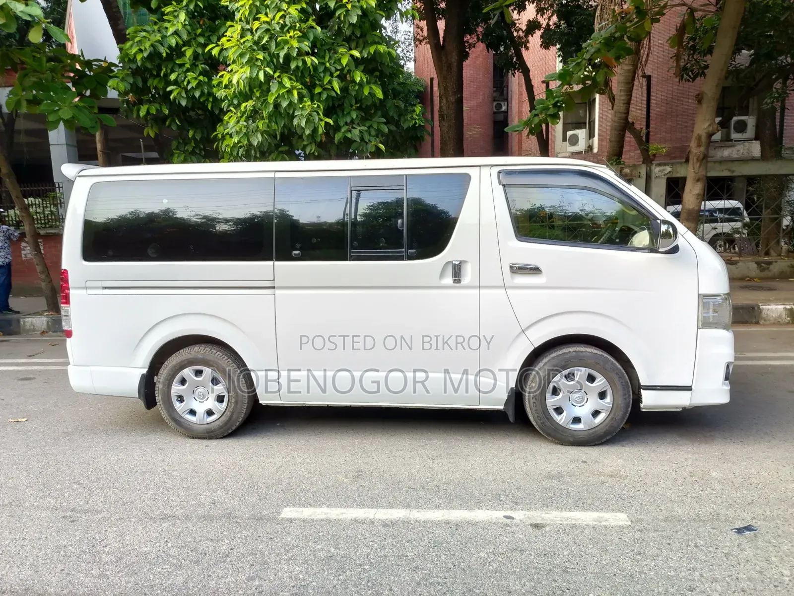 Toyota HiAce 2013 White