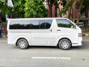 Toyota HiAce 2013 White