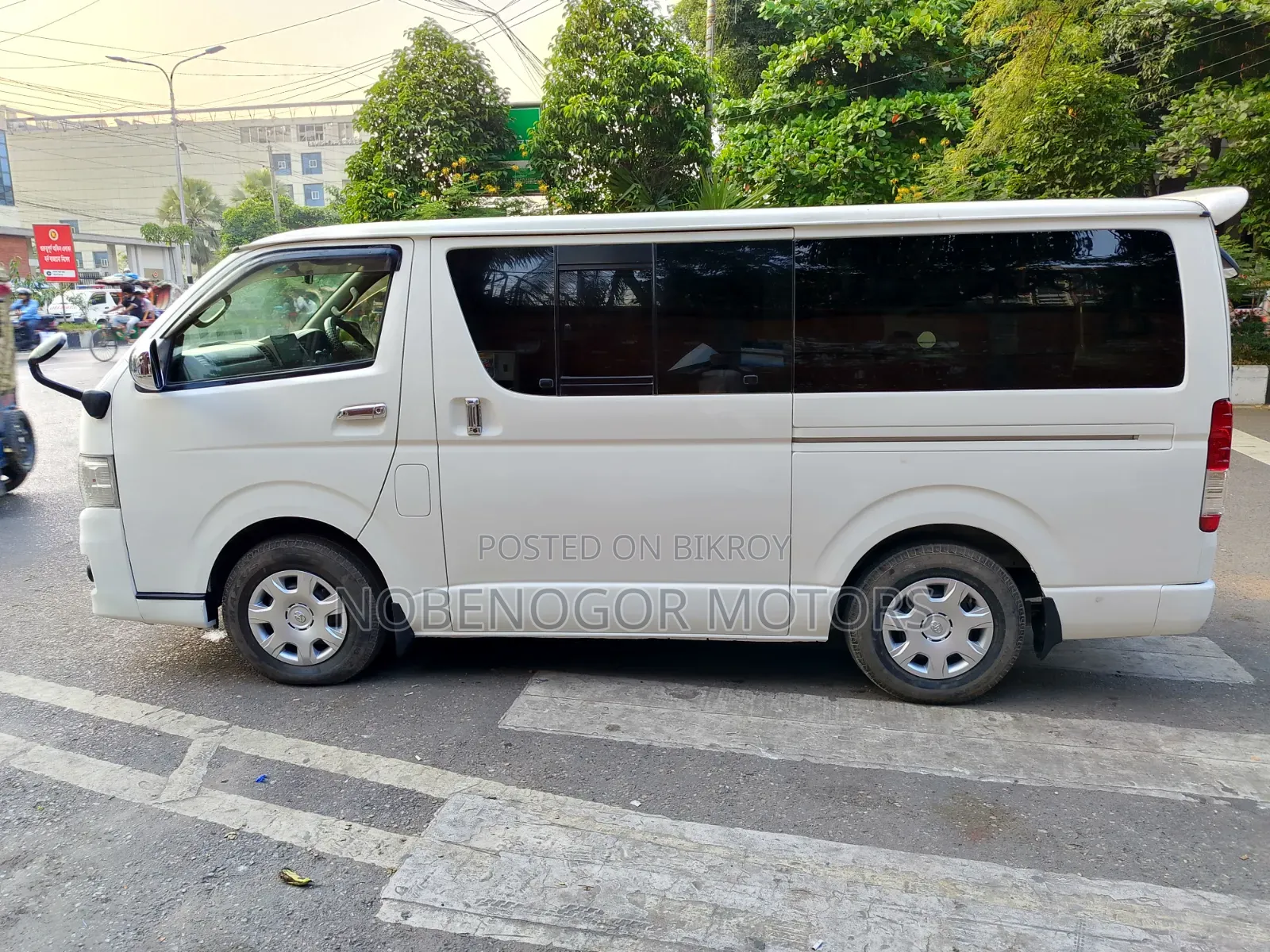 Toyota HiAce 2013 White
