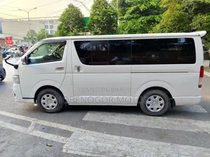 Toyota HiAce 2013 White