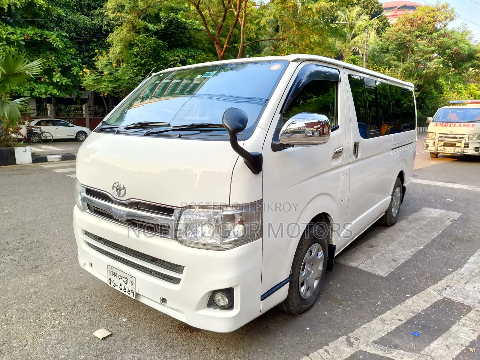Toyota HiAce 2013 White