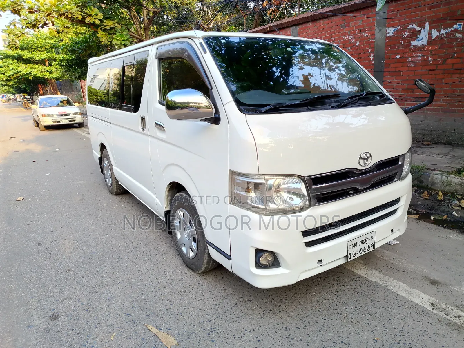 Toyota HiAce 2013 White