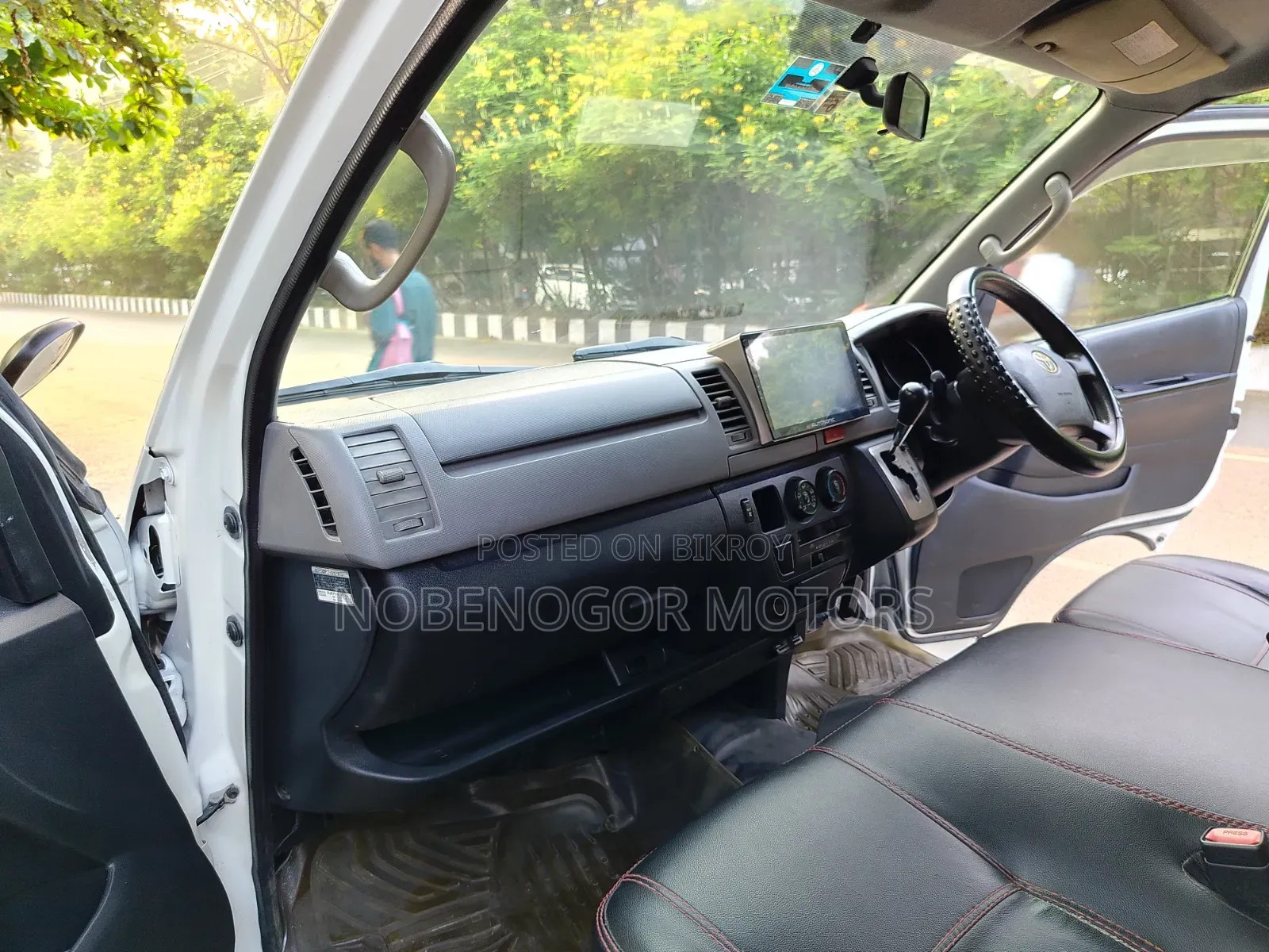 Toyota HiAce 2013 White
