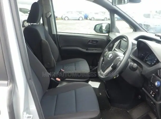 Toyota Noah 1.8 FWD Hybrid (7 Seater) 2021 White