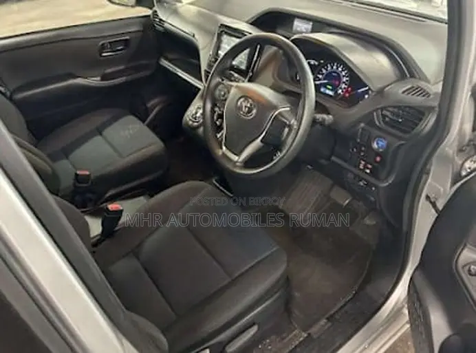 Toyota Noah 2.0 FWD (7 Seater) 2021 Silver