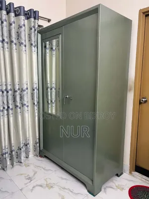 আয়না সহ স্টিলের ওয়ারড্রোব আলমারি