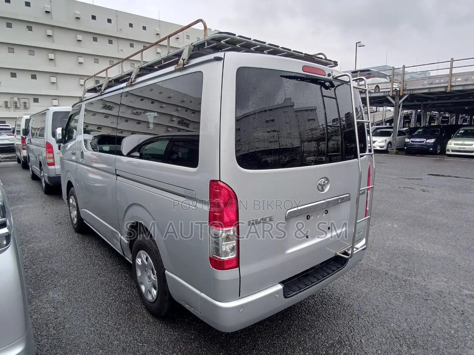 Toyota HiAce 2021 Silver