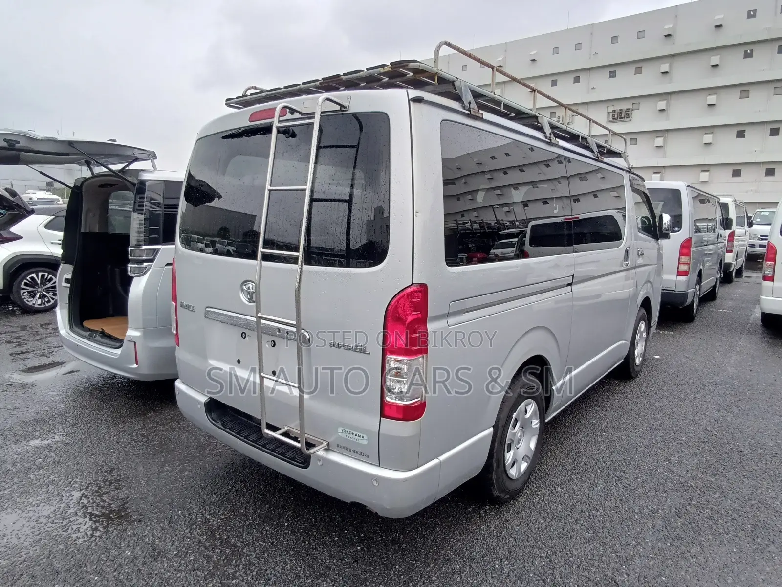 Toyota HiAce 2021 Silver