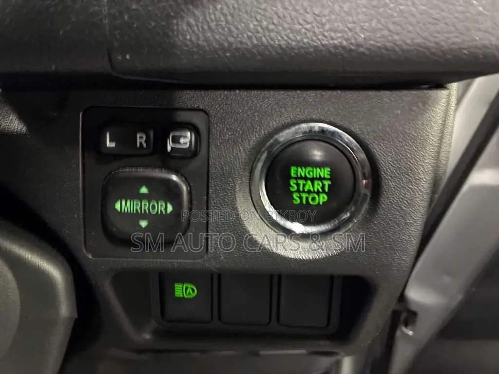 Toyota HiAce 2021 Silver
