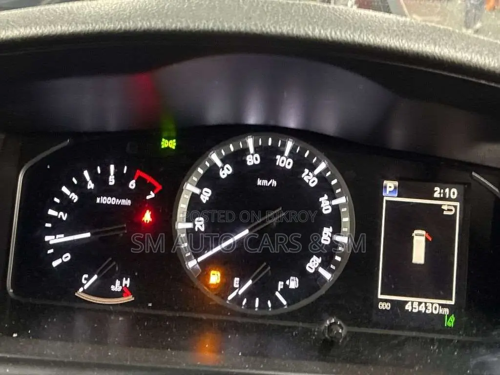Toyota HiAce 2021 Silver
