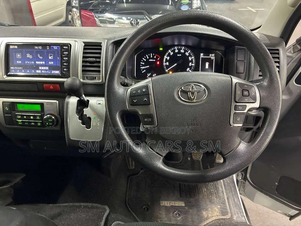 Toyota HiAce 2021 Silver