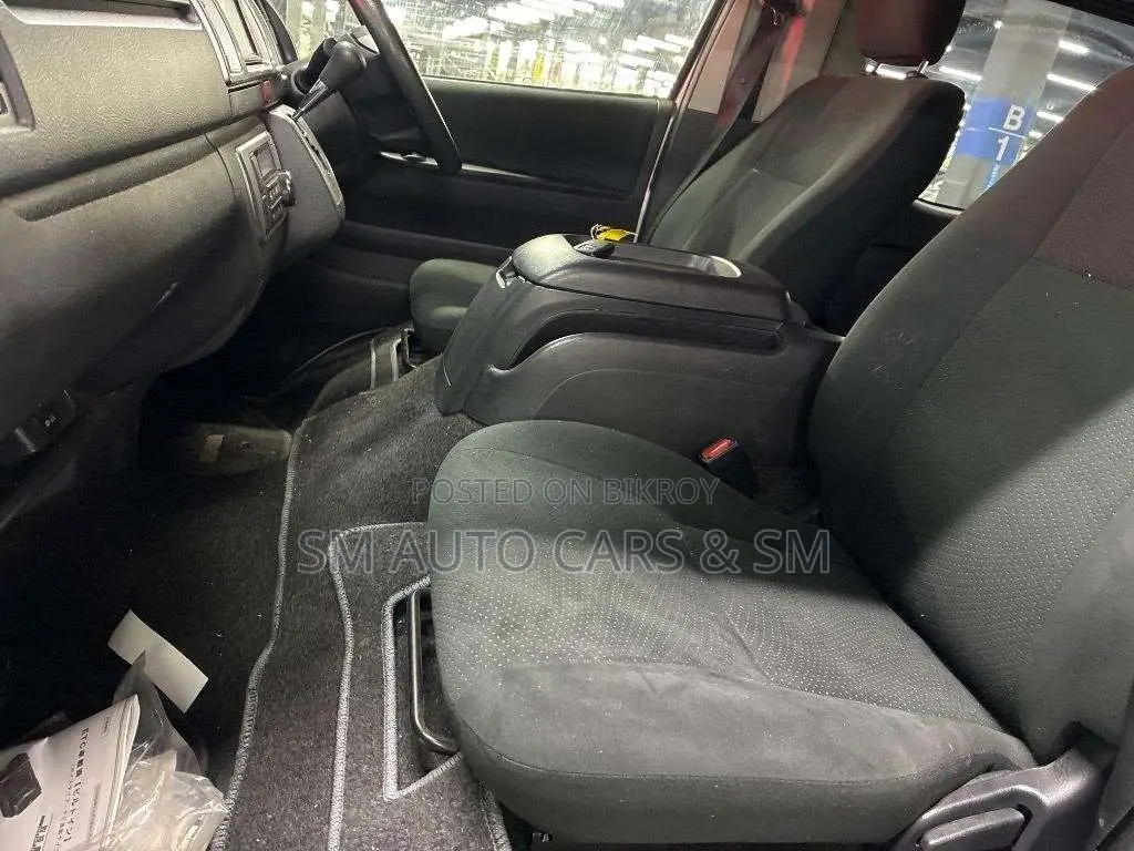 Toyota HiAce 2021 Silver