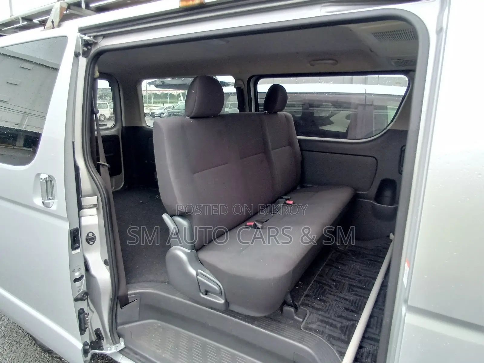 Toyota HiAce 2021 Silver