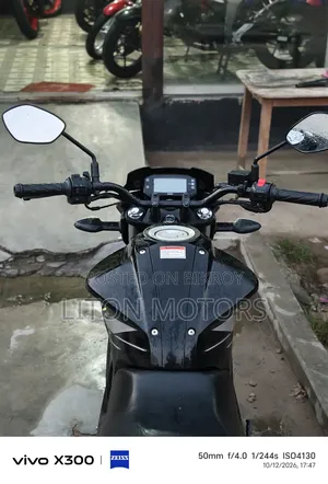 সুজুকি জিক্সার ২০২৫ কালো