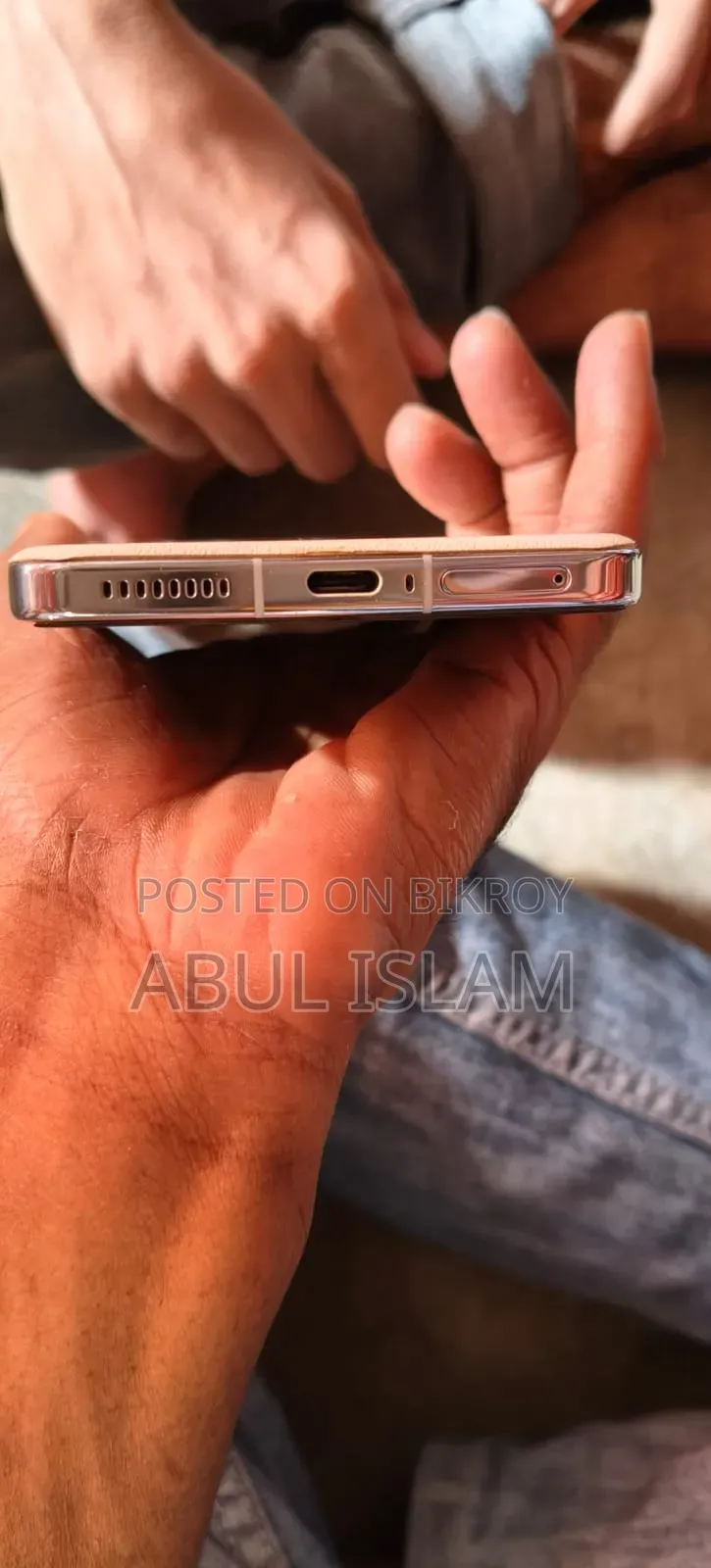 আইকিউওও ১৩ ২৫৬ জিবি হোয়াইট