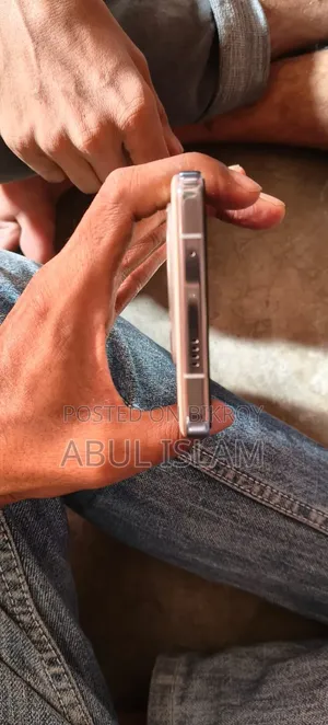 আইকিউওও ১৩ ২৫৬ জিবি হোয়াইট