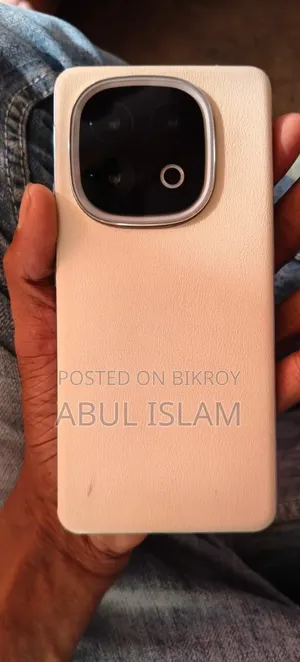 আইকিউওও ১৩ ২৫৬ জিবি হোয়াইট
