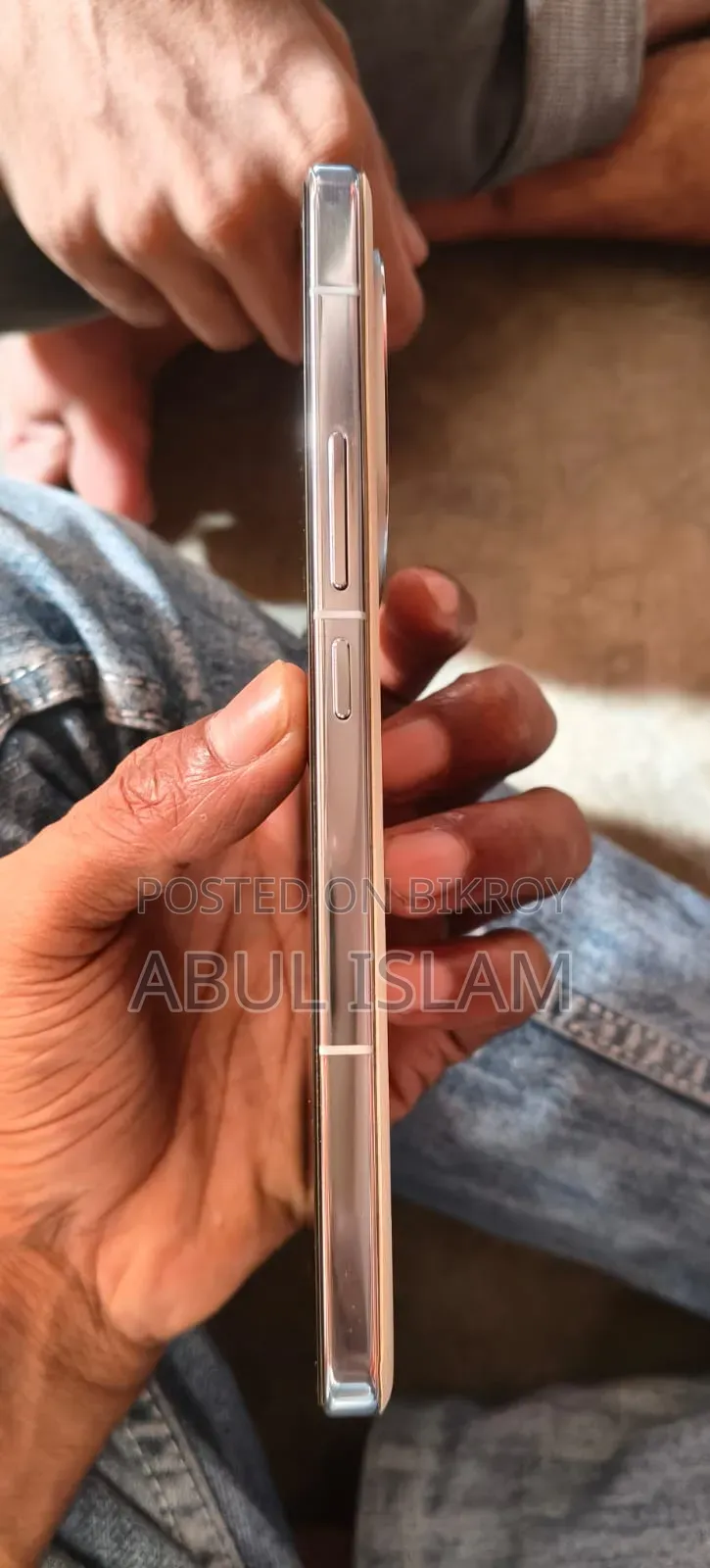 আইকিউওও ১৩ ২৫৬ জিবি হোয়াইট