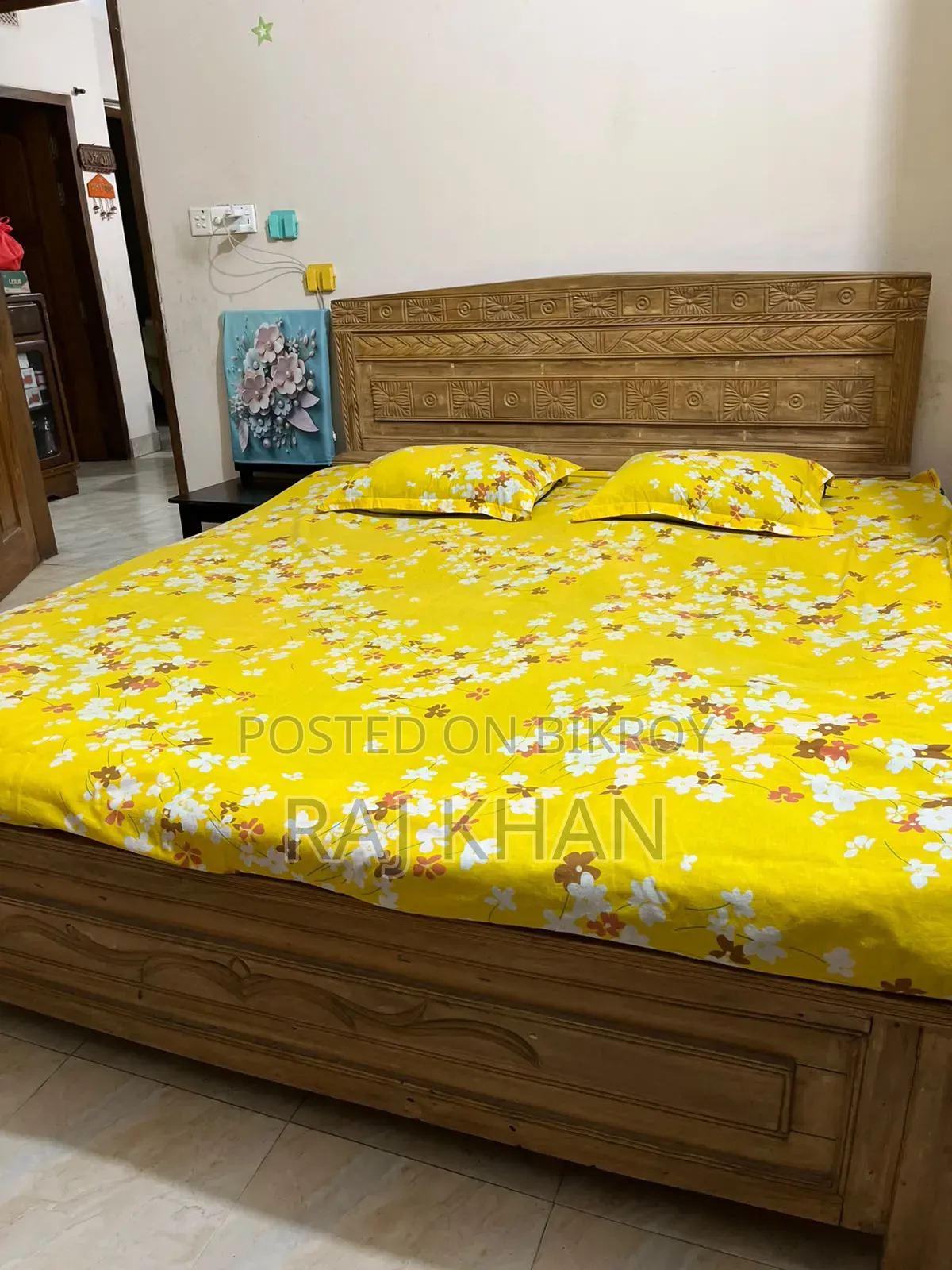 সুন্দর একটি ছয় ফিট বাই ৭ ফিট খাট বিক্রি করব