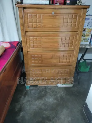 একটি সেগুন কাঠের ওয়ারড্রব বিক্রি হবে। সেগুন কাঠের