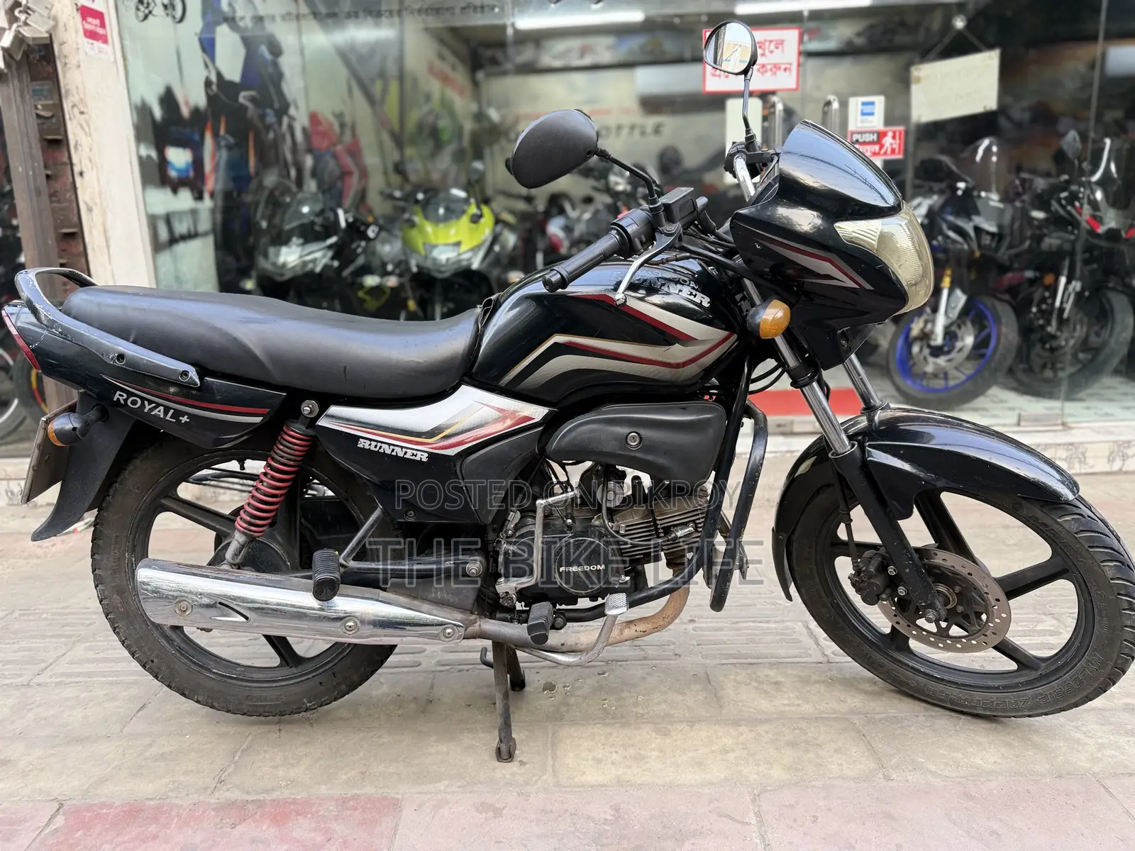 Runner Royal+ V2 2017 কালো