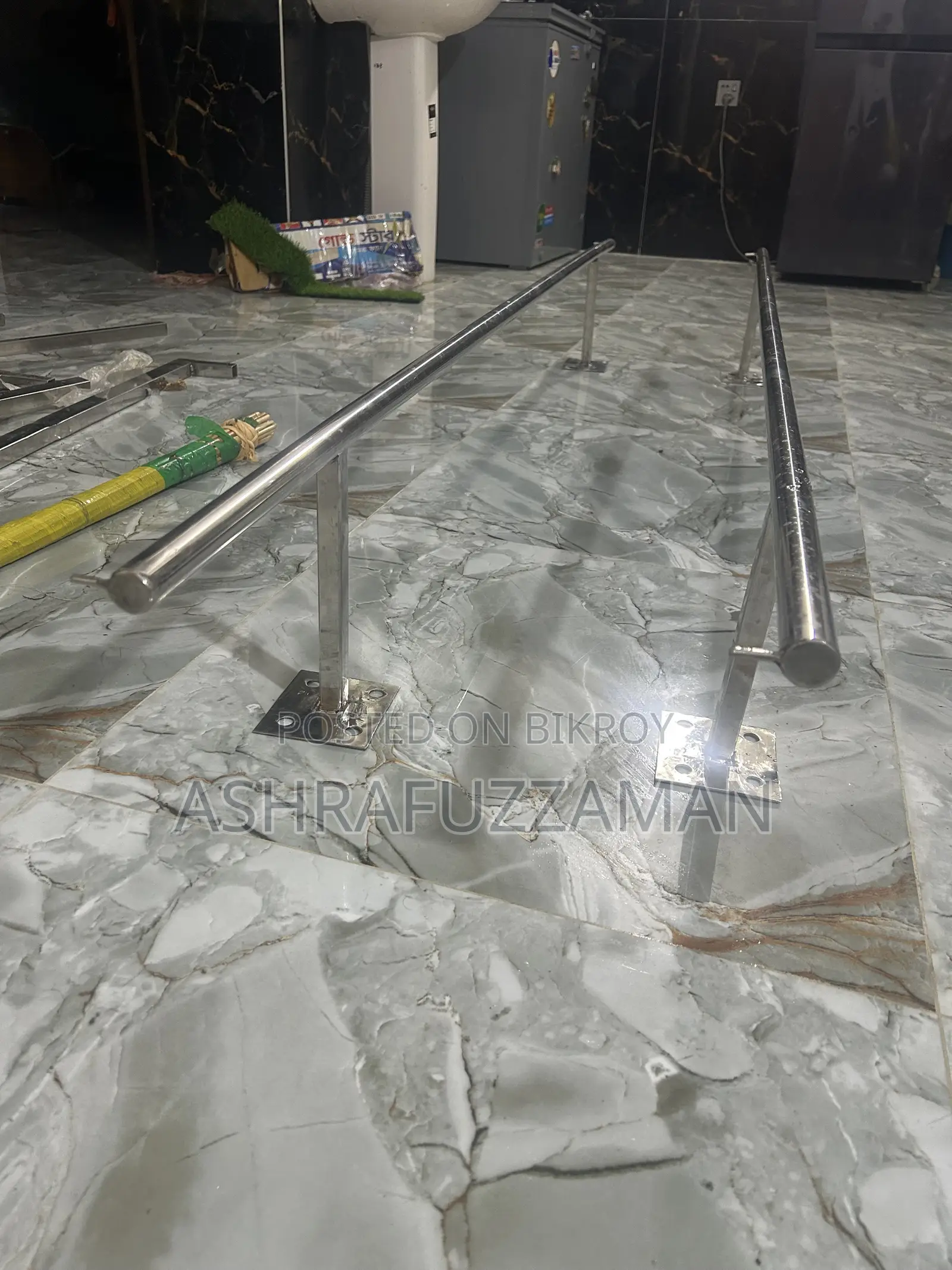 High Quality SS Cloth Hanging Mount