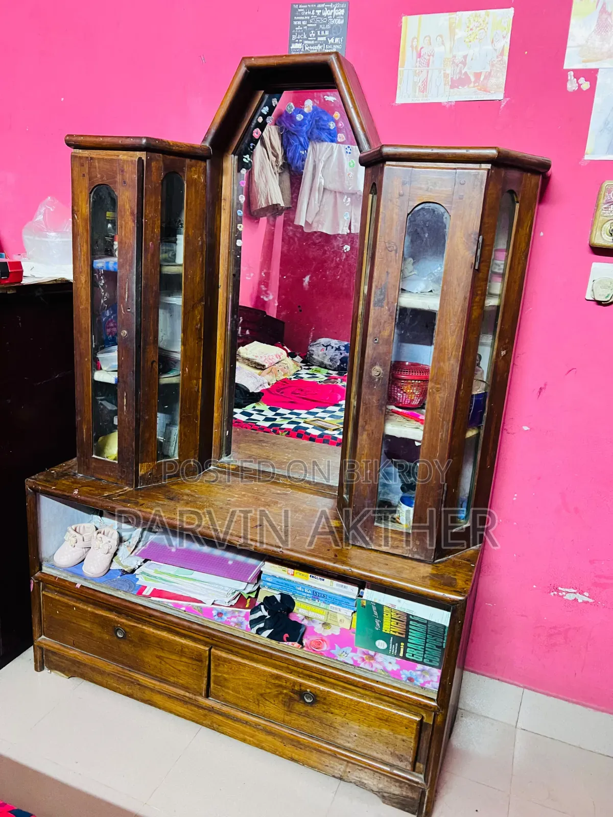 ড্রেসিং টেবিল