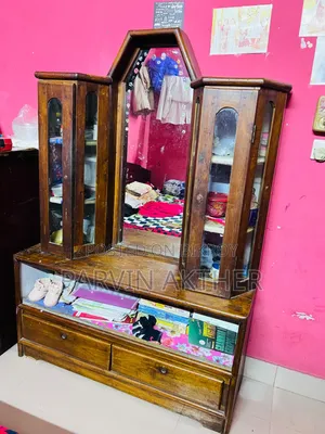 ড্রেসিং টেবিল