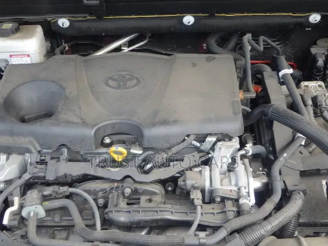 Toyota Harrier 2.5 Hybrid 2021 Maroon